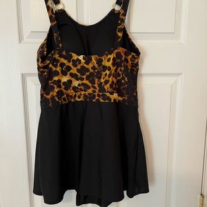 Jaclyn Smith black leopard print one piece skirted swimsuit 14